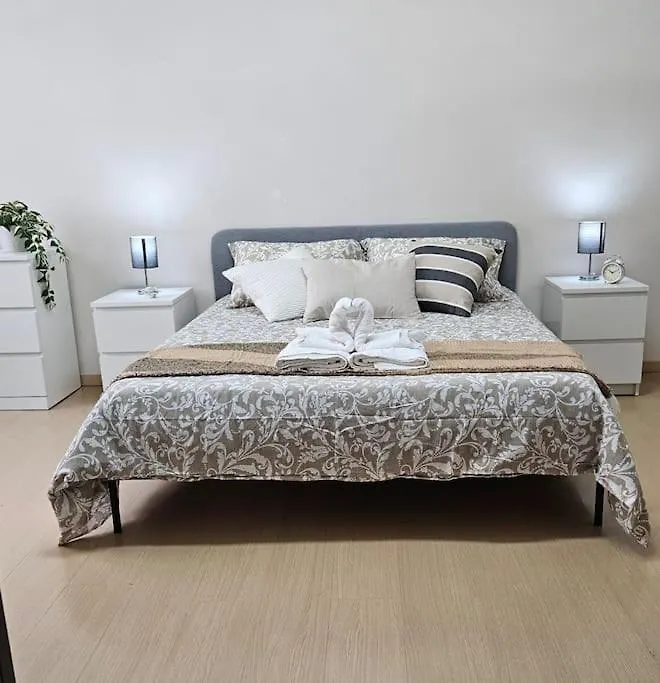 Family Comfort, Duomo 15Min Walk Away, With Parking In Front Milan Italy