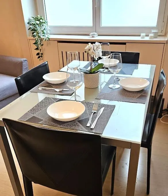 Family Comfort, Duomo 15Min Walk Away, With Parking In Front Milan 0*,