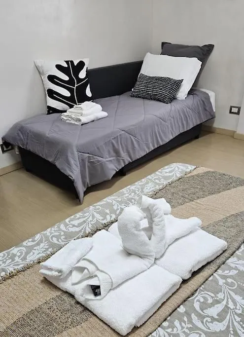 Family Comfort, Duomo 15Min Walk Away, With Parking In Front Milan