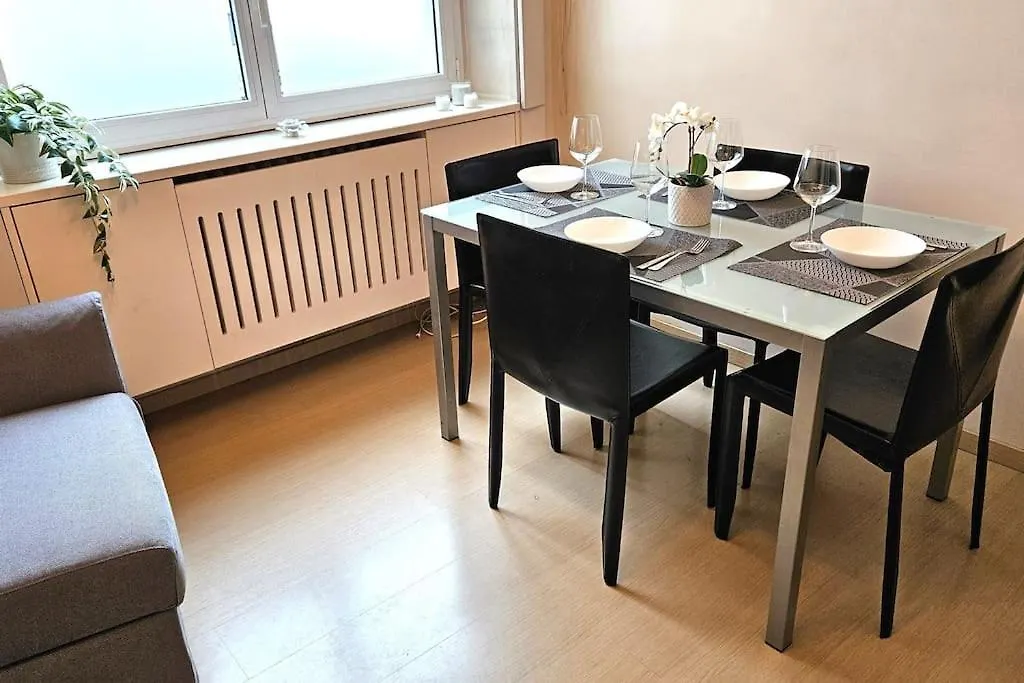 Family Comfort, Duomo 15Min Walk Away, With Parking In Front Milan