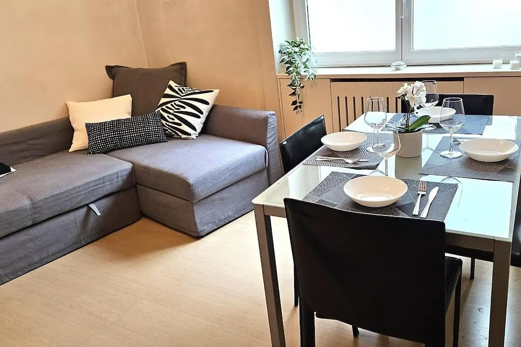Apartment Family Comfort, Duomo 15Min Walk Away, With Parking In Front Milan