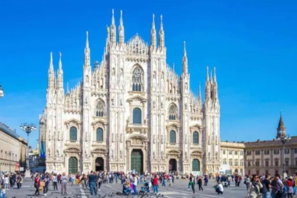 Family Comfort, Duomo 15Min Walk Away, With Parking In Front Milan 0*,