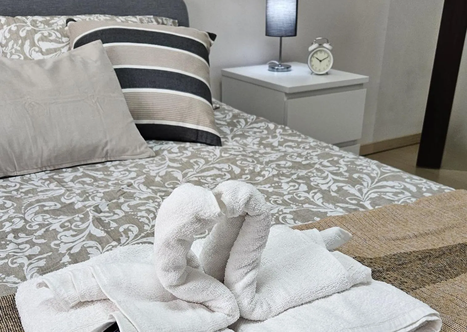 Family Comfort, Duomo 15Min Walk Away, With Parking In Front location