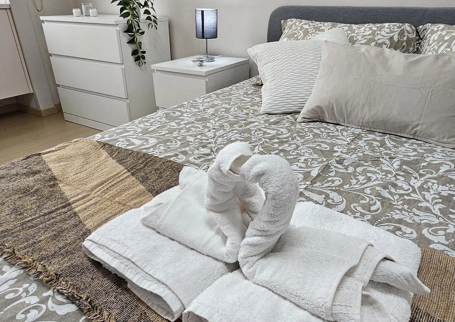 Family Comfort, Duomo 15Min Walk Away, With Parking In Front Milan Apartment