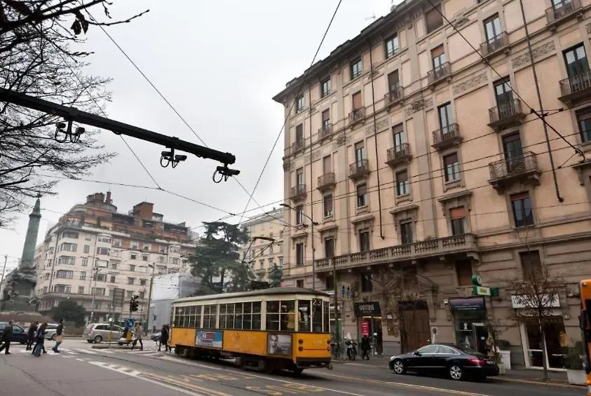 Apartment Family Comfort, Duomo 15Min Walk Away, With Parking In Front Milan